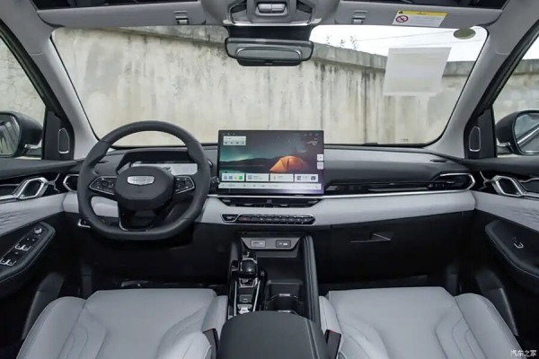 Geely снова обновила кроссовер Coolray. Но пока только в Китае