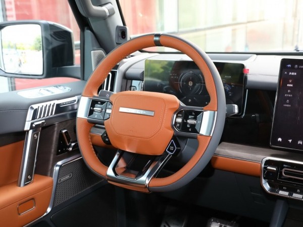 «Клубный сервис» разобрал новый M-Hero за 12 млн и нашел в салоне воду