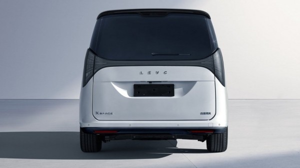 На автосалоне в Гуанчжоу показали роскошный минивэн с «троном» в салоне На автосалоне в Гуанчжоу показали роскошный минивэн с «троном» в салоне