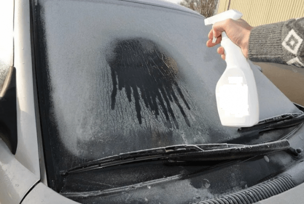 Названы 3 способа быстро убрать ледяную корку с лобового стекла  автомобиля