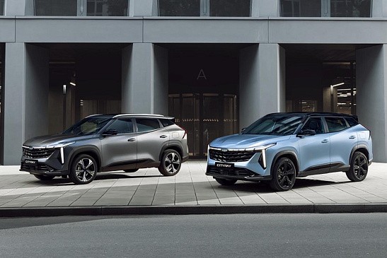 Новый кроссовер Geely удивил китайцев ценами и «джинсовым» салоном