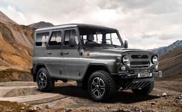 УАЗ запустил продажи новой версии внедорожника «Хантер». Авто сняли на фото