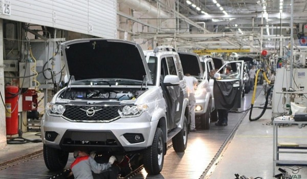 УАЗ запустил продажи новой версии внедорожника «Хантер». Авто сняли на фото