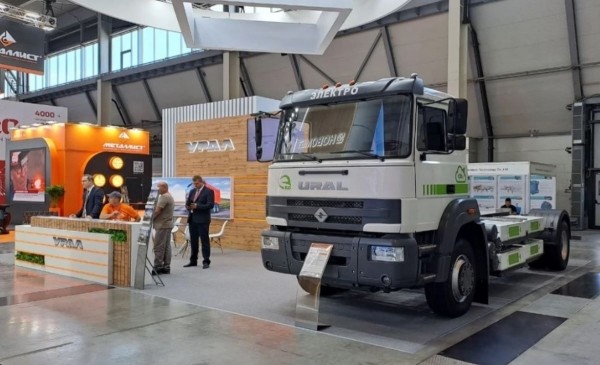 В России анонсировали сборку гибридных авто на заводе «Урал» В России анонсировали сборку гибридных авто на заводе «Урал»