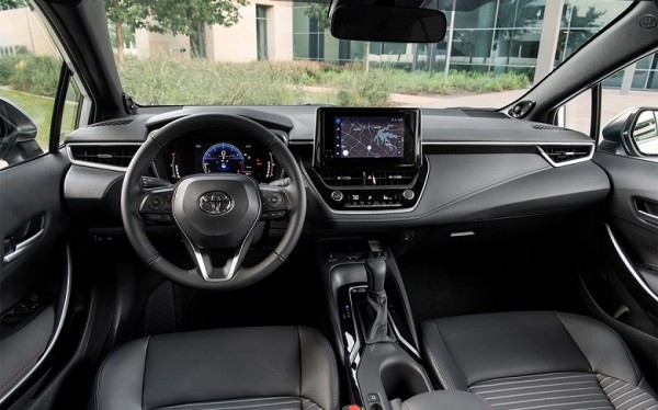 В Россию привезли Toyota Corolla с более дерзкой спортивной внешностью В Россию привезли Toyota Corolla с более дерзкой спортивной внешностью