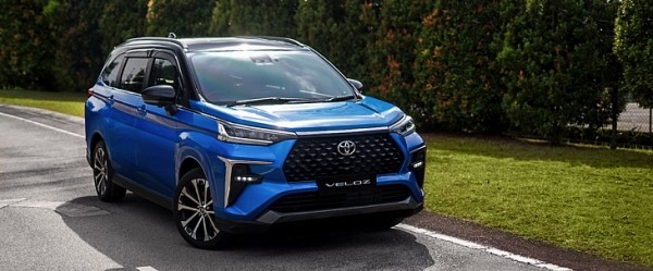 В Россию привезли Toyota Corolla с более дерзкой спортивной внешностью В Россию привезли Toyota Corolla с более дерзкой спортивной внешностью