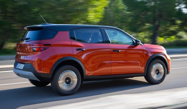 Кроссовер Opel Frontera вышел на рынок в трех версиях Кроссовер Opel Frontera вышел на рынок в трех версиях