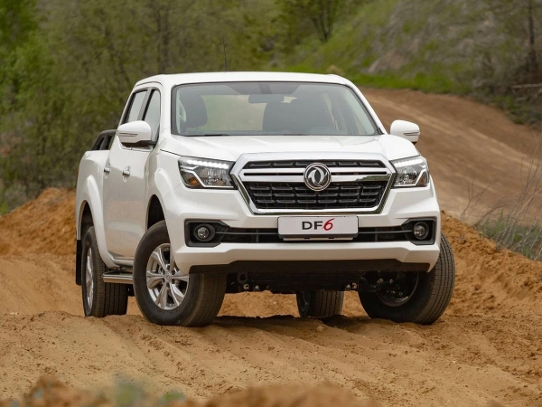 Борьба пикапов: Dongfeng дешевеет и бросает вызов своему российскому аналогу Борьба пикапов: Dongfeng дешевеет и бросает вызов своему российскому аналогу