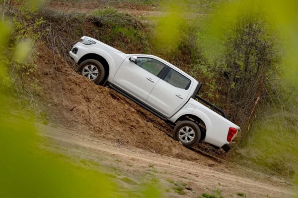 Борьба пикапов: Dongfeng дешевеет и бросает вызов своему российскому аналогу Борьба пикапов: Dongfeng дешевеет и бросает вызов своему российскому аналогу