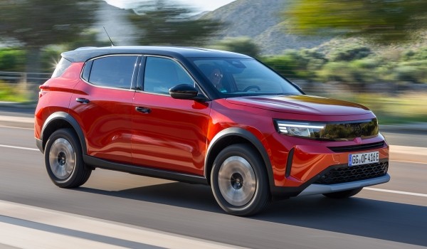 Кроссовер Opel Frontera вышел на рынок в трех версиях Кроссовер Opel Frontera вышел на рынок в трех версиях