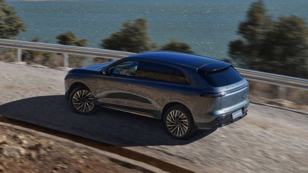 Chery представила роскошный кроссовер Exlantix ET с мини-баром Chery представила роскошный кроссовер Exlantix ET с мини-баром