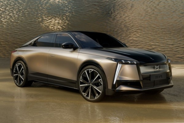 Кроссовер DS N°8 дебютировал в электрическом варианте Кроссовер DS N°8 дебютировал в электрическом варианте