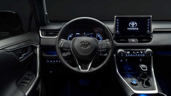 Дилеры РФ снова предложили покупателям проверенный и надежный кроссовер Toyota Дилеры РФ снова предложили покупателям проверенный и надежный кроссовер Toyota