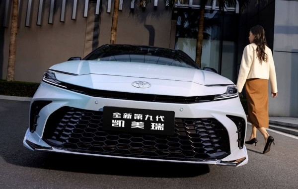 До дилеров РФ добрались самые мощные гибриды Toyota Camry XV80 До дилеров РФ добрались самые мощные гибриды Toyota Camry XV80