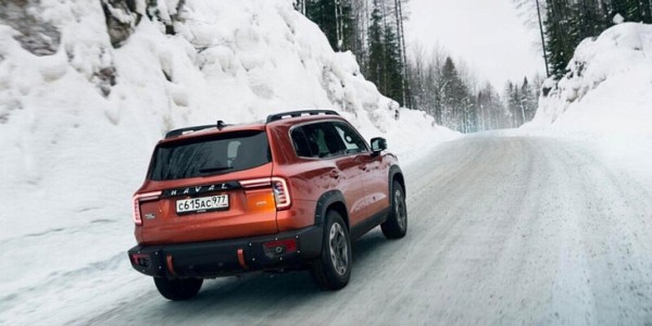 Дорогу засыпало снегом: кто будет главным