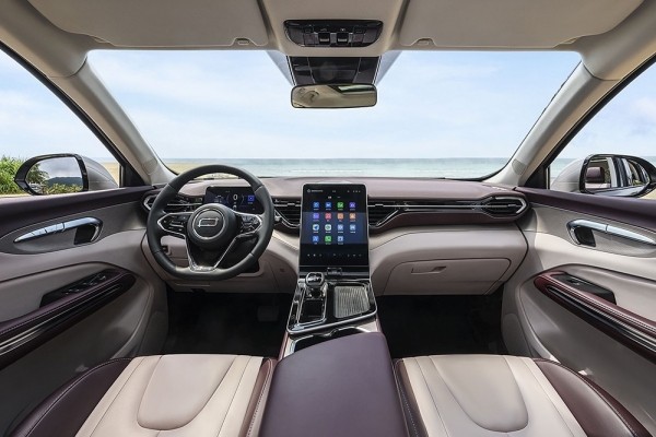 Китайский FAW раскрыл комплектации нового T90 для России