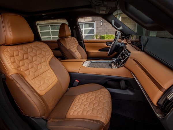 Россиянам предложили замену Land Cruiser 300 от Nissan