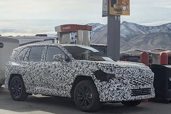 Toyota Corolla Cross 2025 получил экономичный гибридный вариант Toyota Corolla Cross 2025 получил экономичный гибридный вариант