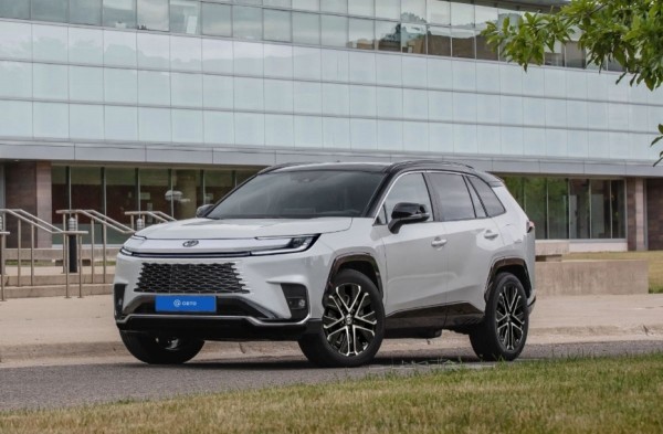 Toyota RAV4 нового шестого поколения: независимые рендеры