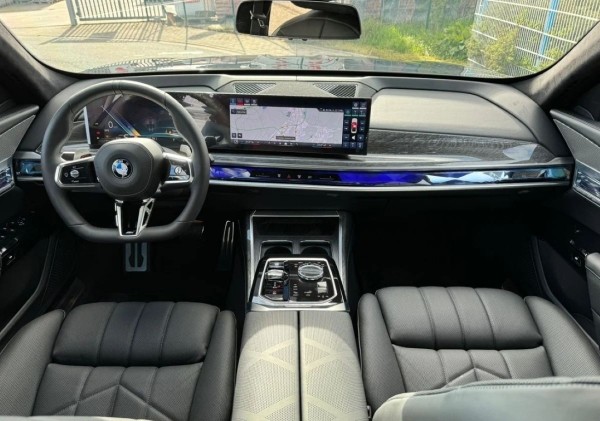 В Москве выставили на продажу самый дорогой BMW. Сколько он стоит В Москве выставили на продажу самый дорогой BMW. Сколько он стоит