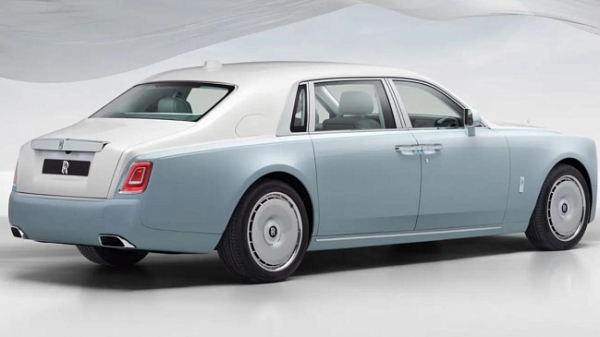 В России продают Rolls-Royce, который посвятили Москве В России продают Rolls-Royce, который посвятили Москве