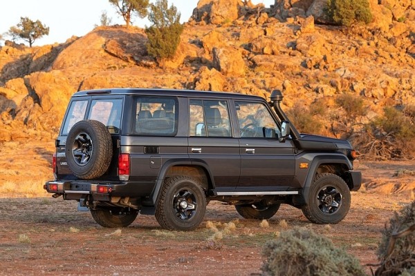 Внедорожник Toyota Land Cruiser 70 лишился мотора V8 на главном рынке Внедорожник Toyota Land Cruiser 70 лишился мотора V8 на главном рынке