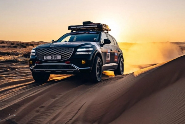 Показан кроссовер Genesis GV80 Desert для Жаки Икса 