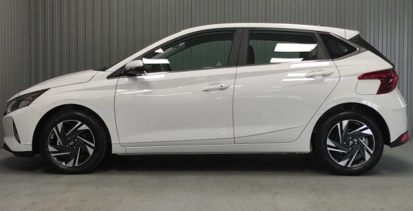 Автомобили из параллельного импорта предлагают по выгодным ценам в начале 2025 года. ТОП-10 моделей