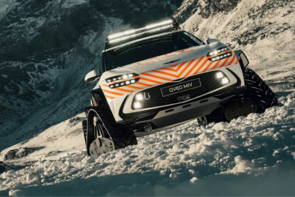 Genesis GV60 встал на гусеницы, а Audi Q6 — на цыпочки Genesis GV60 встал на гусеницы, а Audi Q6 — на цыпочки