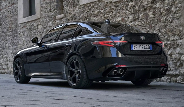 Дайджест дня: универсал BMW M3 CS, пикапы в России и другие события индустрии Дайджест дня: универсал BMW M3 CS, пикапы в России и другие события индустрии