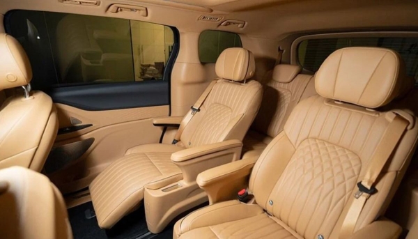 Дилеры в России предлагают привезти под заказ крутой китайский минивэн Дилеры в России предлагают привезти под заказ крутой китайский минивэн