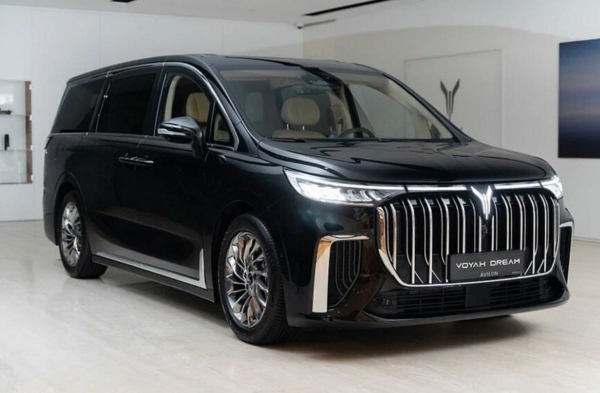 Дилеры в России предлагают привезти под заказ крутой китайский минивэн Дилеры в России предлагают привезти под заказ крутой китайский минивэн