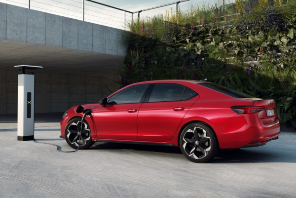 Дайджест дня: гибридный Superb, купе S-класса и другие события индустрии Дайджест дня: гибридный Superb, купе S-класса и другие события индустрии