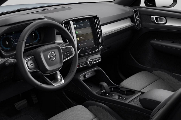 Кроссоверы Volvo XC40 вернулись в Россию по впечатляющей цене Кроссоверы Volvo XC40 вернулись в Россию по впечатляющей цене