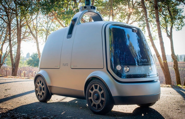 Курьеры в Китае массово пересаживаются на беспилотные фургоны