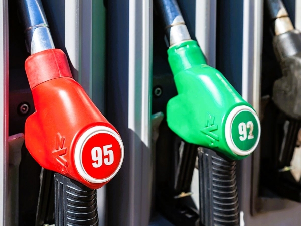 На АЗС рассказали, что АИ-92 и АИ-95 почти идентичны, но есть одно важное отличие На АЗС рассказали, что АИ-92 и АИ-95 почти идентичны, но есть одно важное отличие