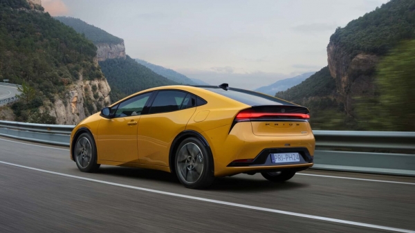 Toyota представила обновленный Prius 2025 года. Авто сняли на фото Toyota представила обновленный Prius 2025 года. Авто сняли на фото