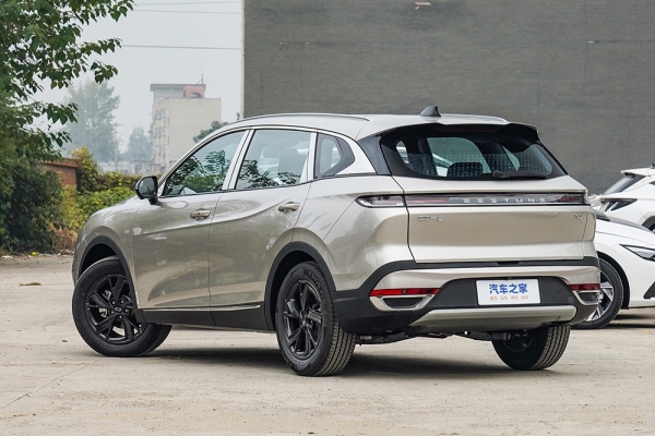 В России начались продажи кроссовера FAW по цене Lada Aura В России начались продажи кроссовера FAW по цене Lada Aura