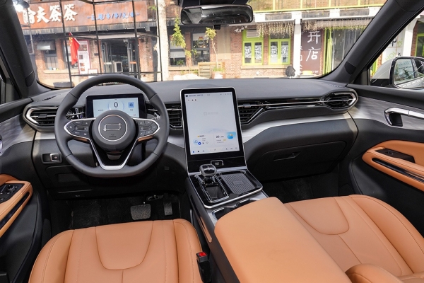 В России начались продажи кроссовера FAW по цене Lada Aura В России начались продажи кроссовера FAW по цене Lada Aura