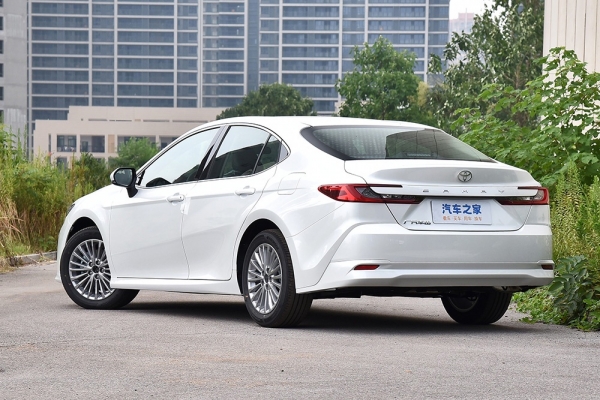 В России начались продажи Toyota Camry 2025 года: цена удивит В России начались продажи Toyota Camry 2025 года: цена удивит