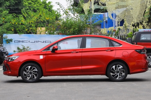 В России подешевела китайская замена «Элантры» и «Октавиа» В России подешевела китайская замена «Элантры» и «Октавиа»