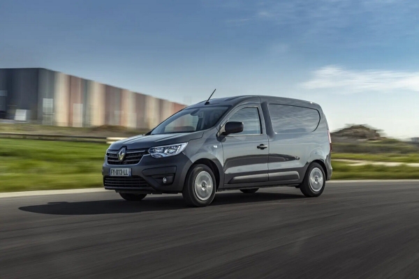 В Россию привезли новые фургоны Renault на замену «Ларгусу» В Россию привезли новые фургоны Renault на замену «Ларгусу»