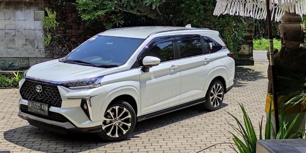 В Россию привезли семиместный компактвэн Toyota дешевле «китайцев» В Россию привезли семиместный компактвэн Toyota дешевле «китайцев»