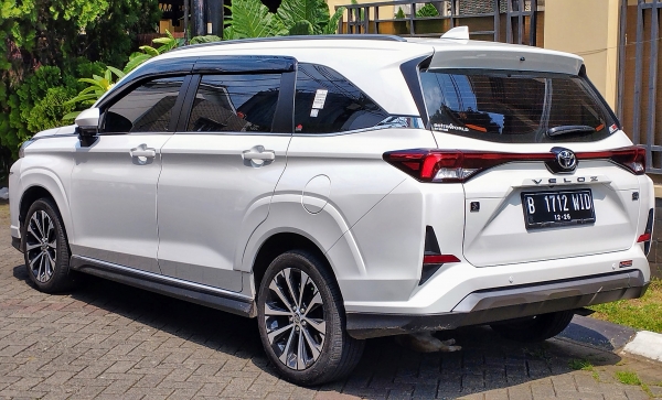 В Россию привезли семиместный компактвэн Toyota дешевле «китайцев» В Россию привезли семиместный компактвэн Toyota дешевле «китайцев»