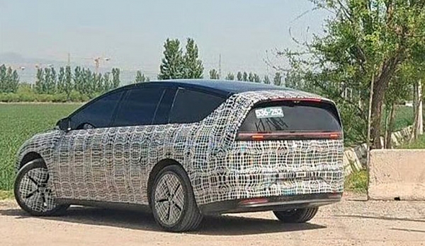 Электрический кроссовер Li i8 показан на официальных снимках Электрический кроссовер Li i8 показан на официальных снимках