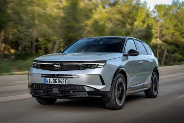 Гибрид Opel Grandland проехал 1115 км без дозаправки и подзарядки 