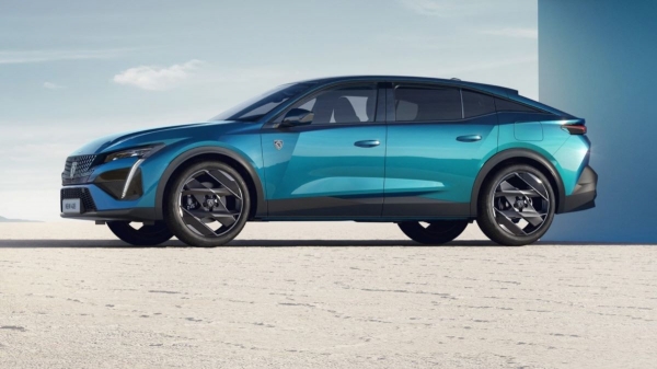 Кросс-лифтбек Peugeot 408X добрался до России: объявлена цена Кросс-лифтбек Peugeot 408X добрался до России: объявлена цена