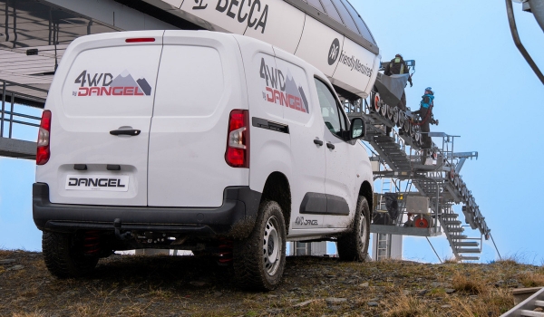 У «каблучков» концерна Stellantis появился гибридный полный привод У «каблучков» концерна Stellantis появился гибридный полный привод