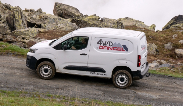 У «каблучков» концерна Stellantis появился гибридный полный привод У «каблучков» концерна Stellantis появился гибридный полный привод