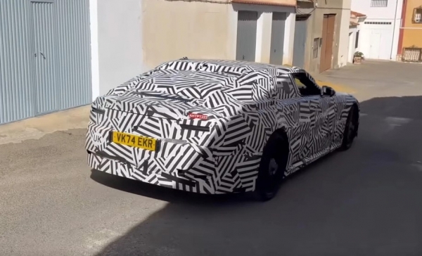 Новый Jaguar Type 00: первые фото с дорожных тестов